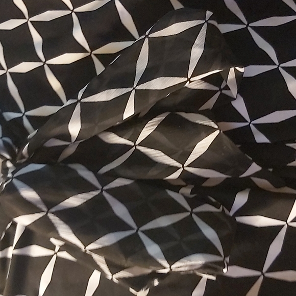 Woman's Whitehouse black market dress shirt - Picture 5 of 6